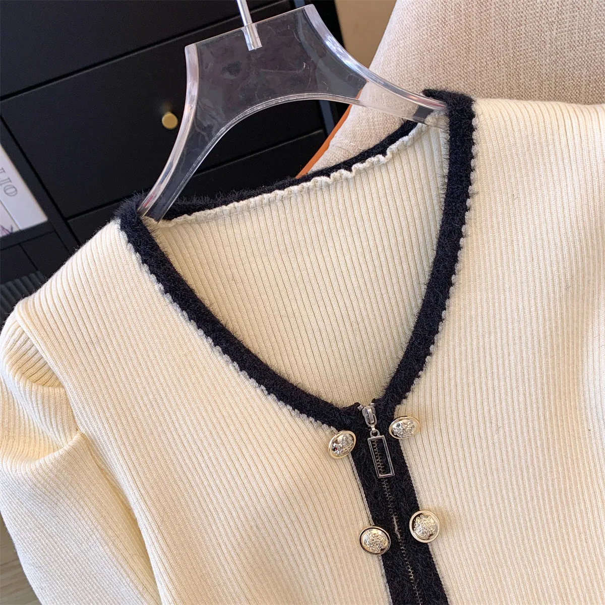Color Blocking V-neck Zipped Cardigan