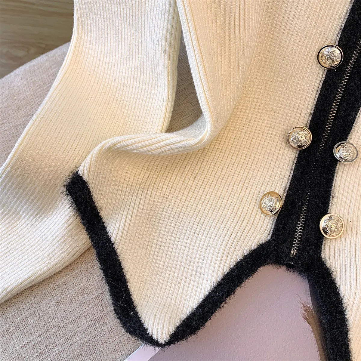 Color Blocking V-neck Zipped Cardigan