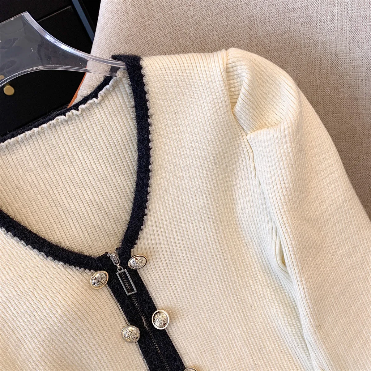 Color Blocking V-neck Zipped Cardigan